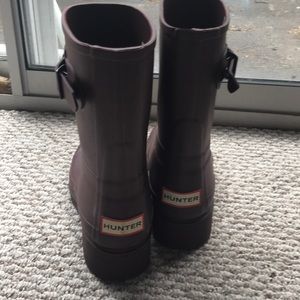 Size 6 mid calf height hunter boots.